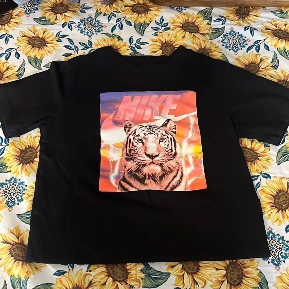 NIKE shirt size small boys